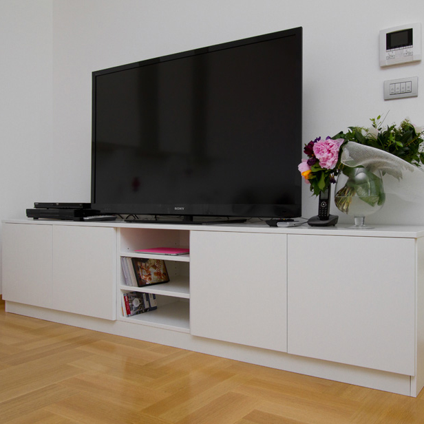 Komoda za dnevnu sobu, izraÄ‘ena po mjeri. Bijela komoda za TV.