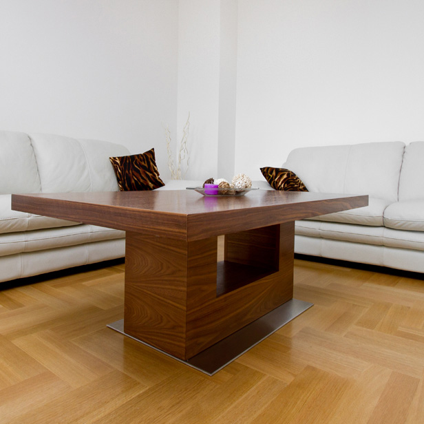 StoliÄ‡ za dnevnu sobu izraÄ‘en od punog drveta. Izrada po mjeri.