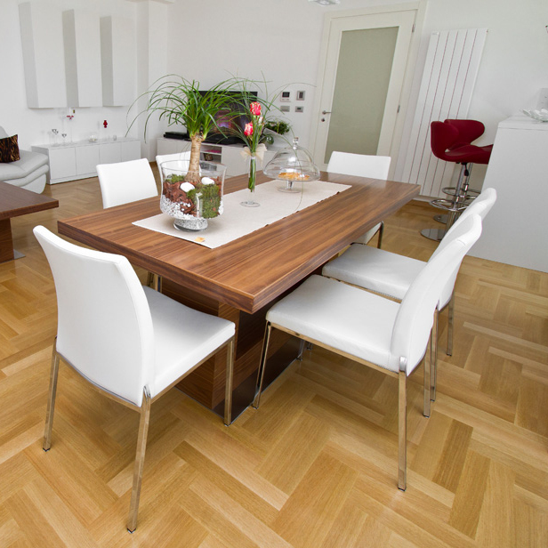 Dnevna soba po mjeri, komoda za TV, stoliÄ‡ i blagavaonski stol.