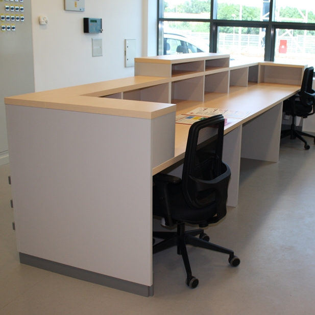 Moderan pult, uredski namjeÅ¡taj, opremanje poslovnih prostora.