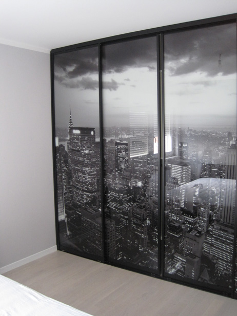 Ormar s kliznim vratima. Fronte ormara foto-staklo New York.