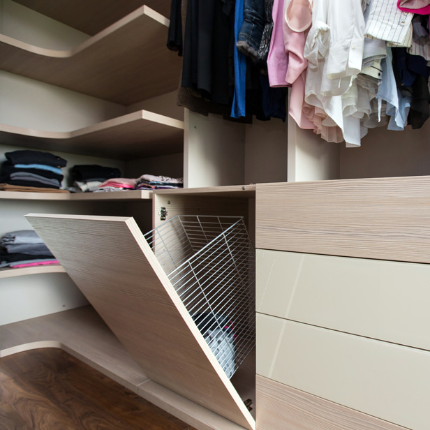 Garderobni walk-in ormar. Otvoreni ormar izraÄ‘en po mjeri. MontaÅ¾a gratis.